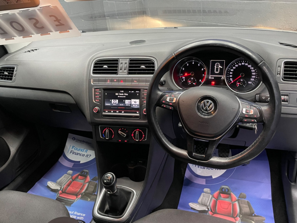 VOLKSWAGEN POLO