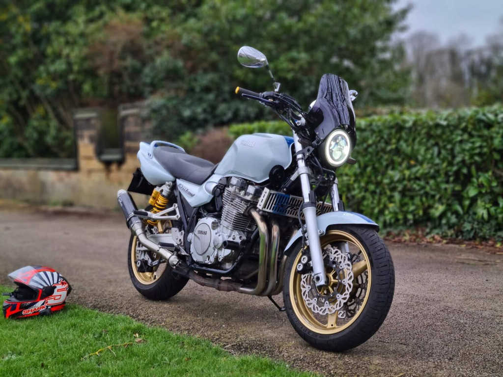 YAMAHA XJR1300