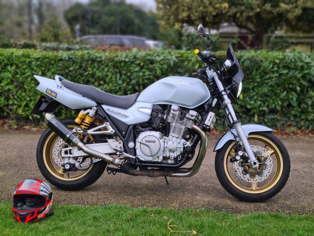 YAMAHA XJR1300