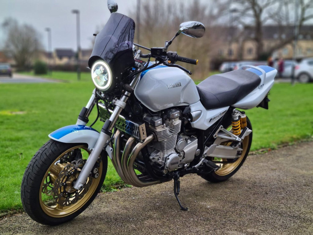 YAMAHA XJR1300