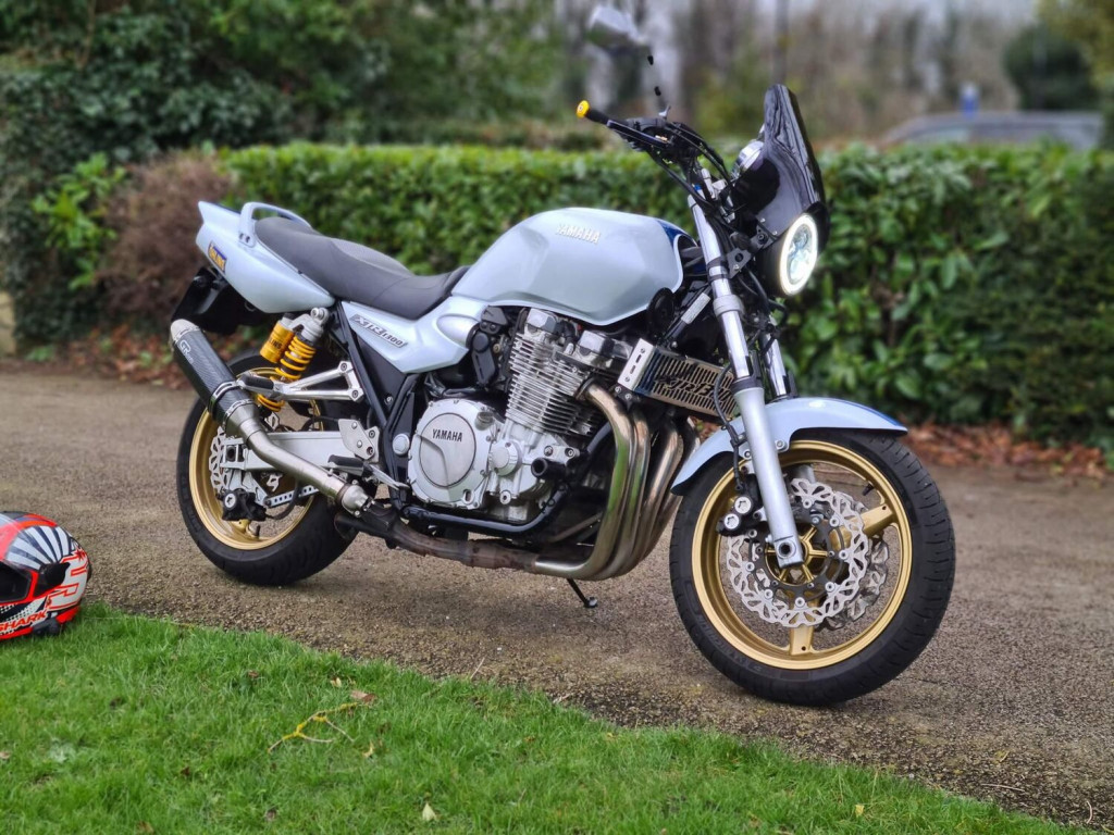 YAMAHA XJR1300