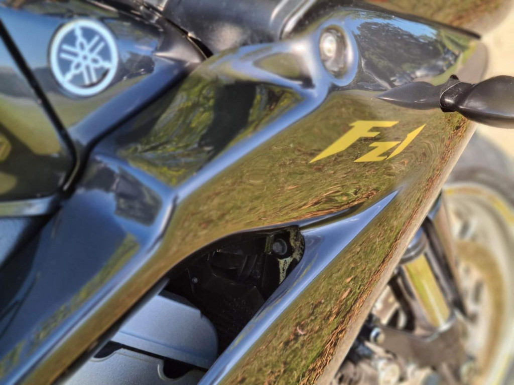 View YAMAHA FZ1 1000 FZ1