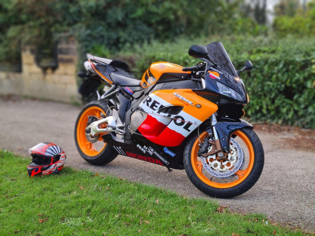 View HONDA CBR1000RR Fireblade 1000