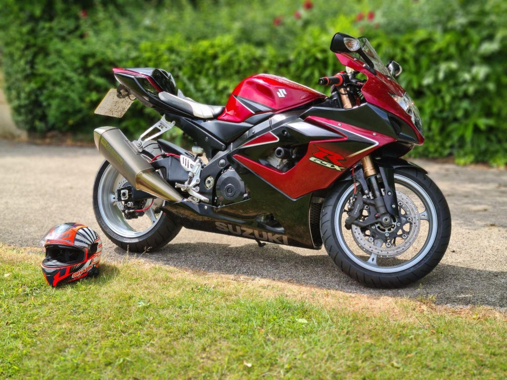 View SUZUKI GSXR1000 Rare one off colour scheme, Full history