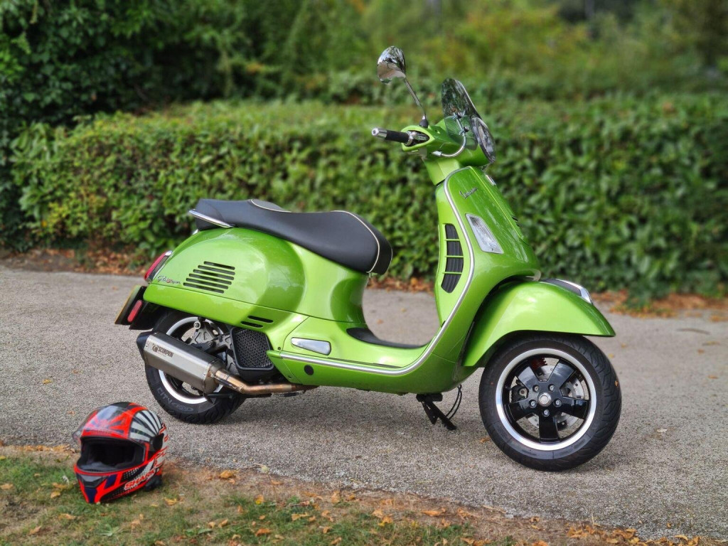 View PIAGGIO Vespa Stunning Example lots of extras!