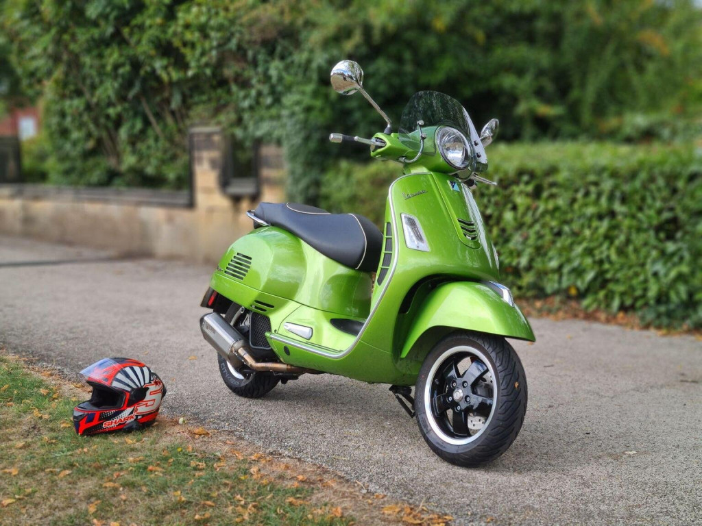 View PIAGGIO Vespa Stunning Example lots of extras!