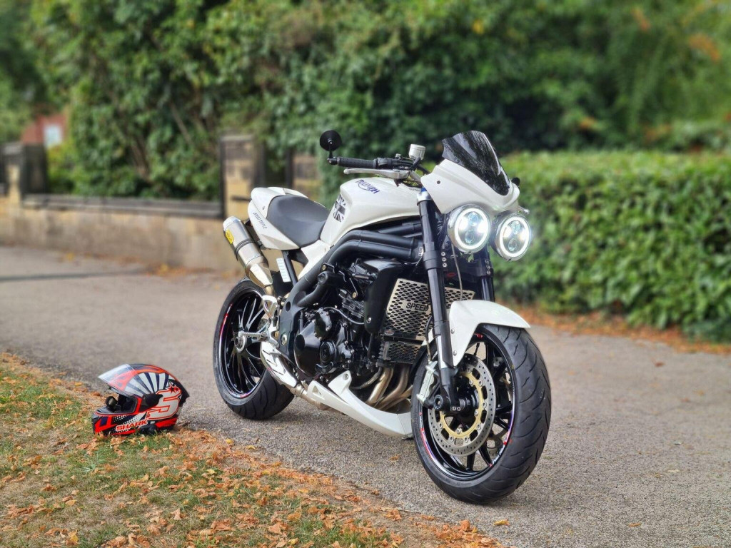 View TRIUMPH SPEED TRIPLE 1050 Super Clean Muscle Bike