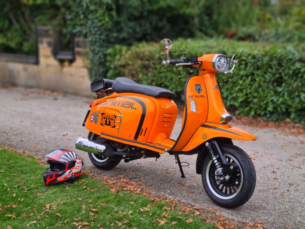 View ROYAL ALLOY GT125 Modern-retro scooter