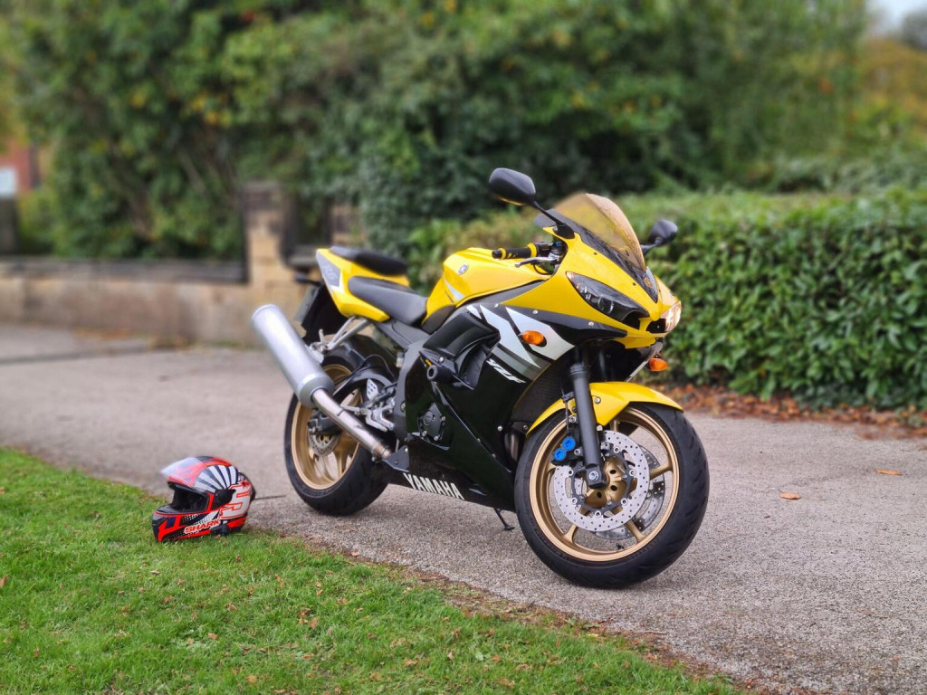 View YAMAHA R6 RARE SPECIAL EDITION