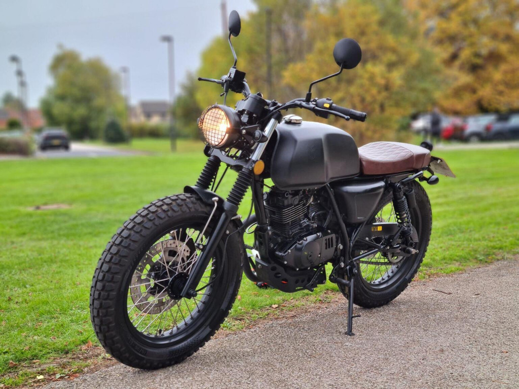 MUTT AKITA 125