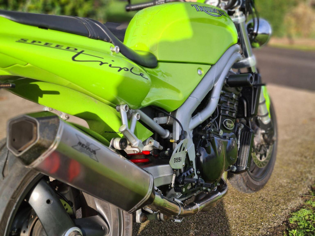 TRIUMPH SPEED TRIPLE 955