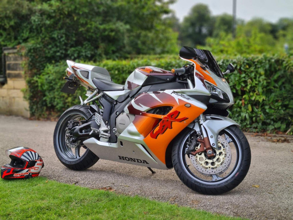 View HONDA CBR1000RR Fireblade 1000