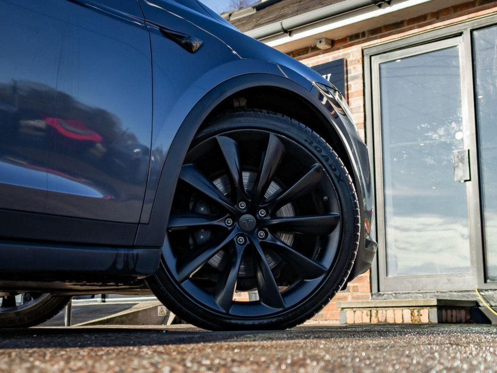 TESLA MODEL X