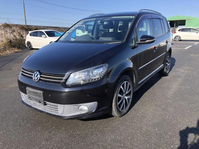 VOLKSWAGEN TOURAN