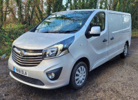 VAUXHALL VIVARO