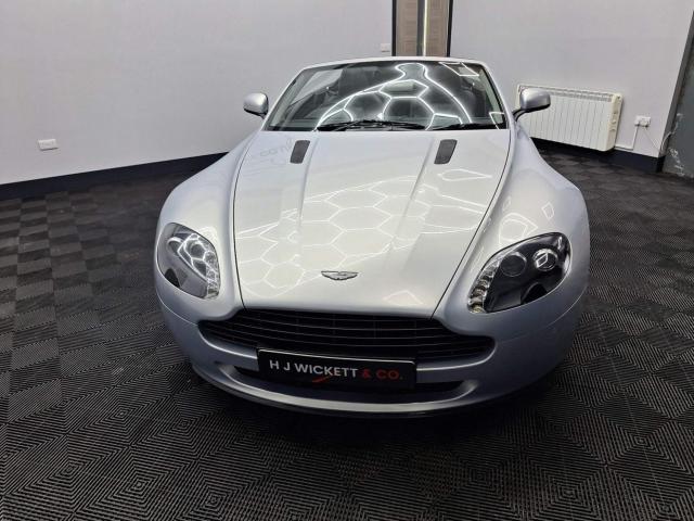 ASTON MARTIN VANTAGE