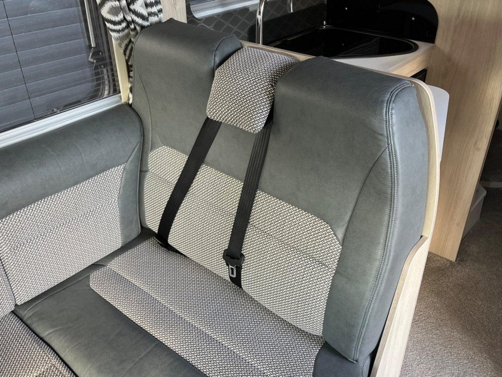 AUTO-TRAIL F-LINE F74