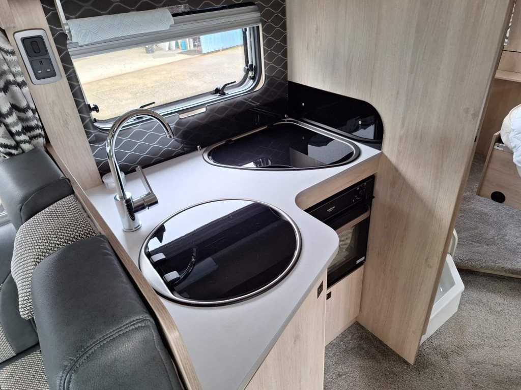AUTO-TRAIL F-LINE F74