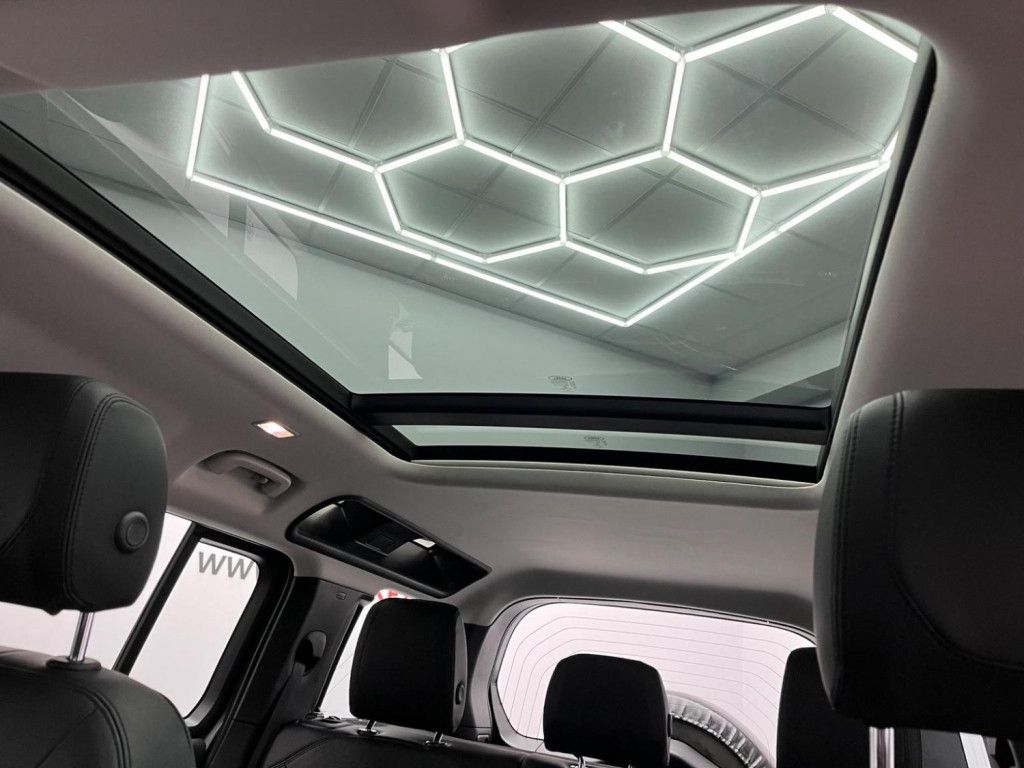 LAND ROVER DEFENDER 110