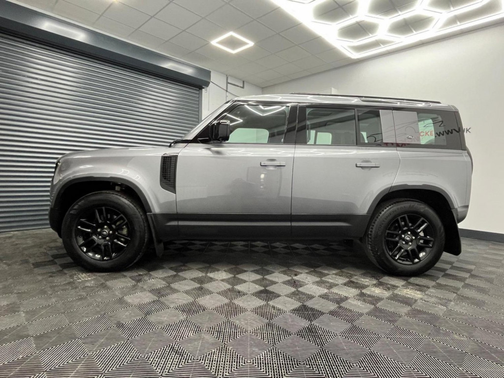 LAND ROVER DEFENDER 110