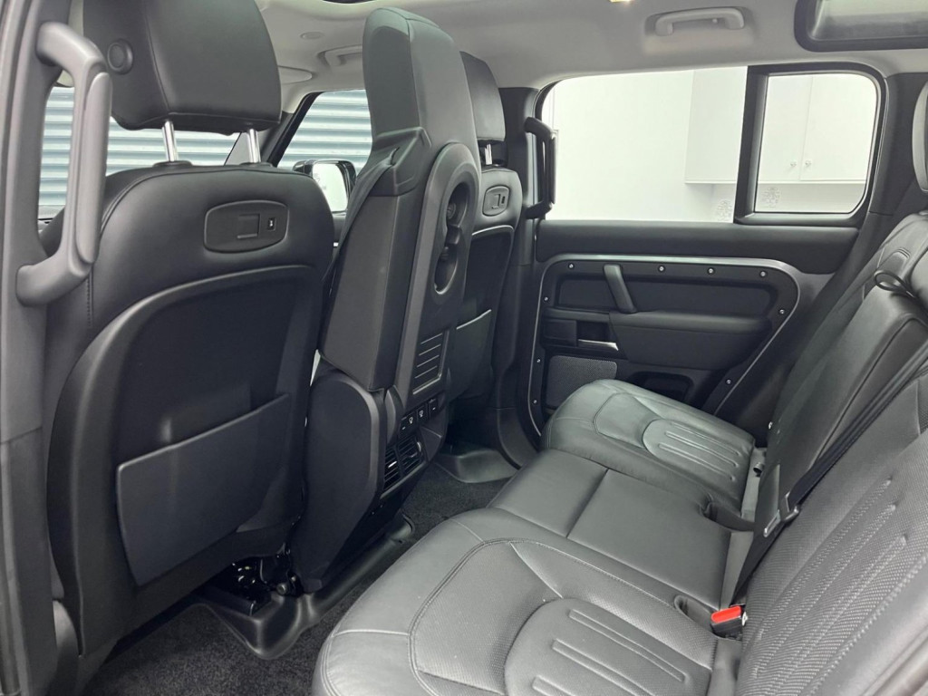 LAND ROVER DEFENDER 110