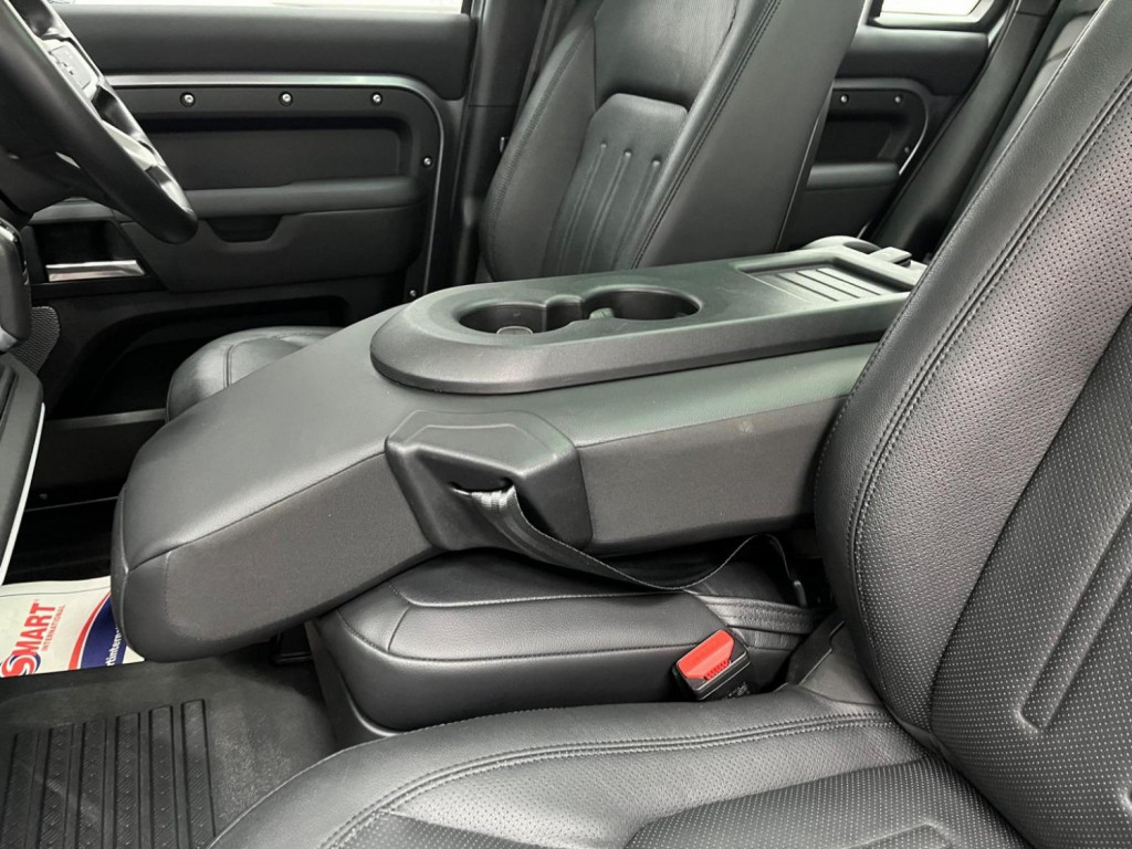 LAND ROVER DEFENDER 110