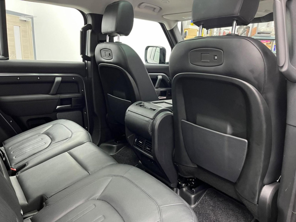 LAND ROVER DEFENDER 110