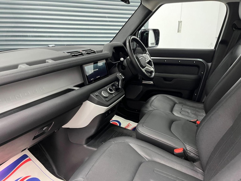 LAND ROVER DEFENDER 110