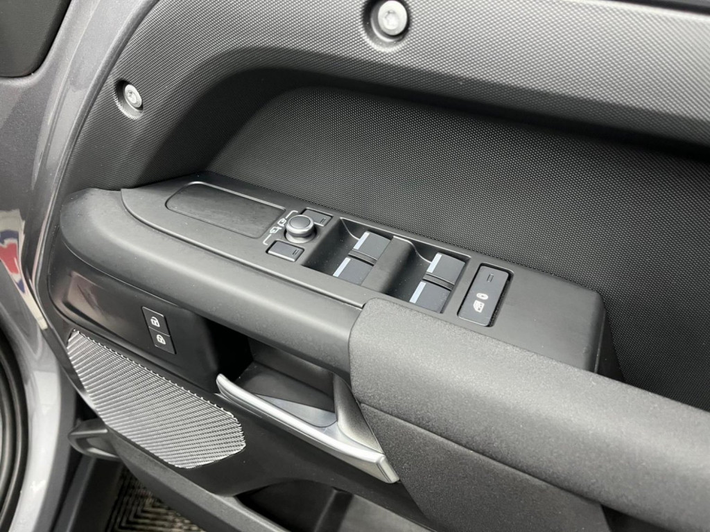 LAND ROVER DEFENDER 110