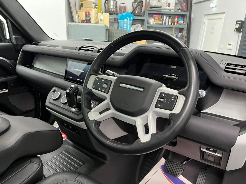 LAND ROVER DEFENDER 110