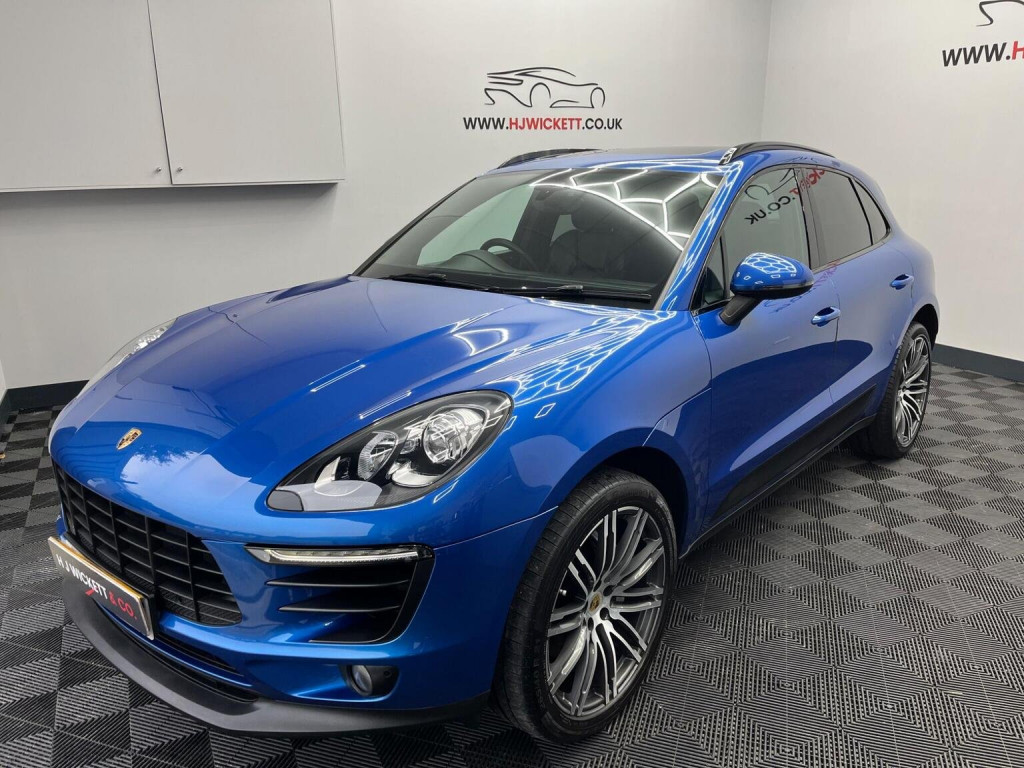 PORSCHE MACAN