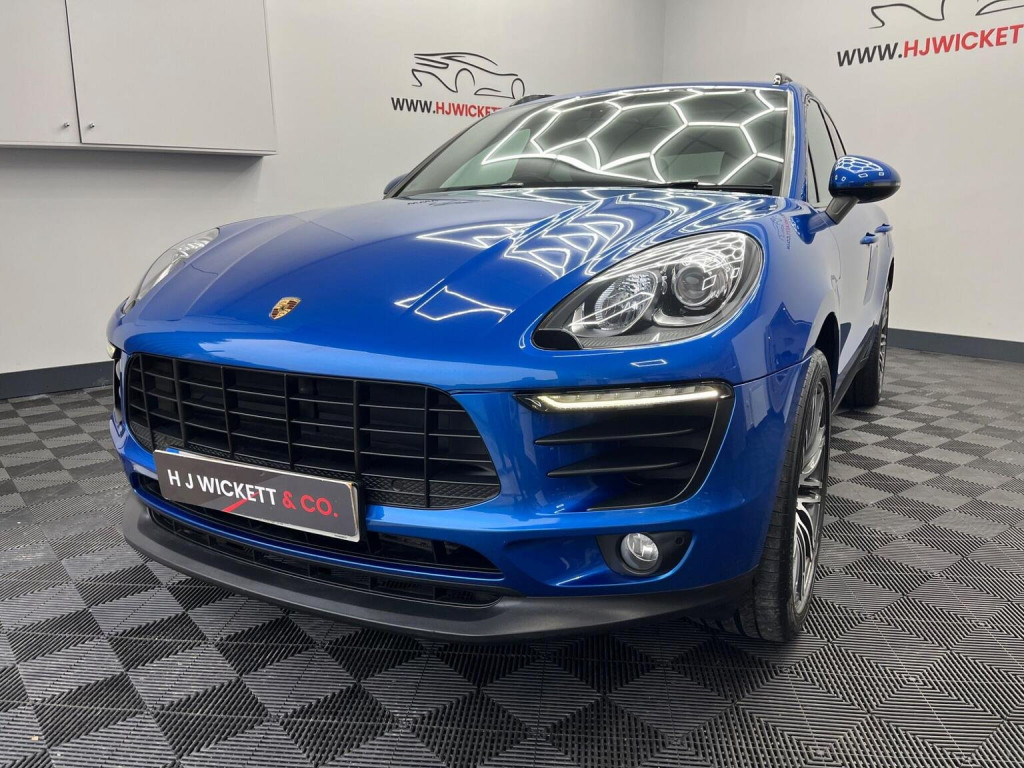 PORSCHE MACAN