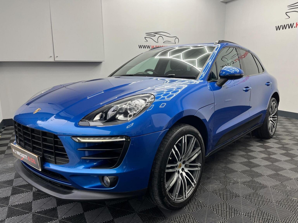 PORSCHE MACAN