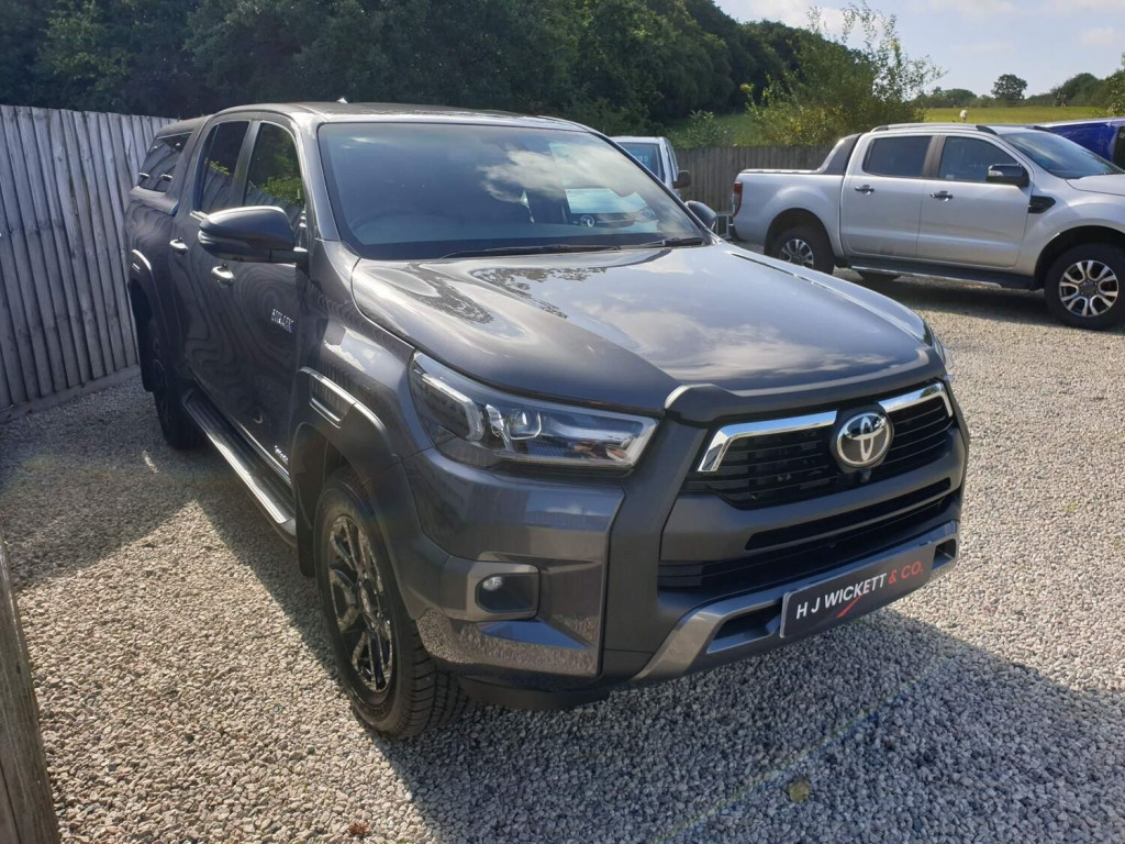 TOYOTA HILUX