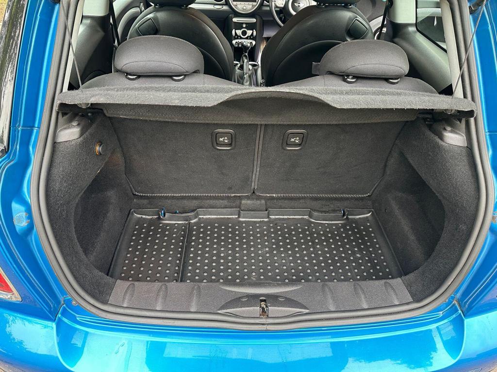 MINI HATCH