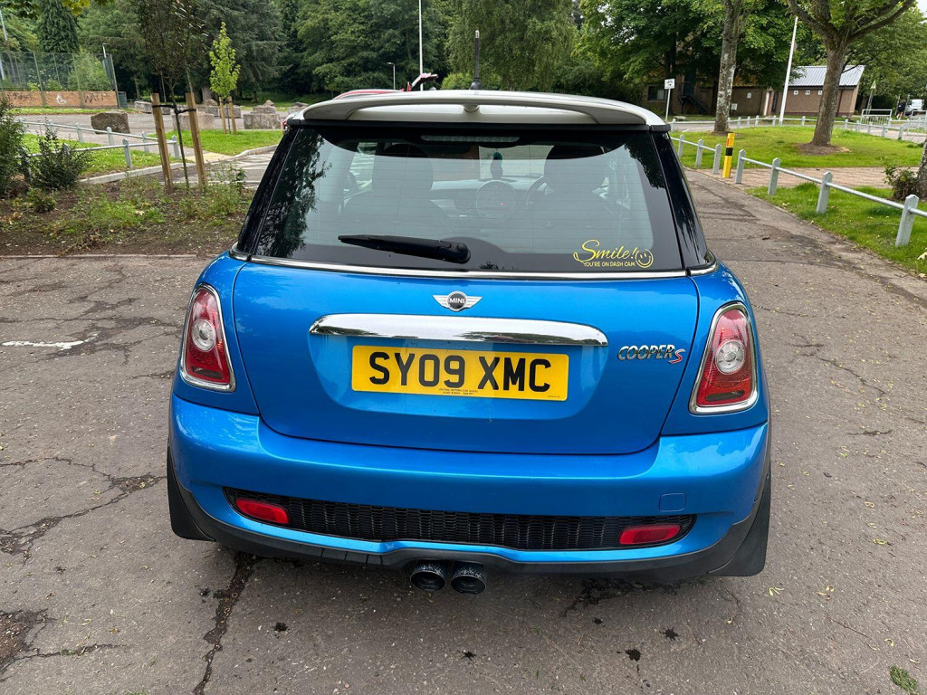 MINI HATCH
