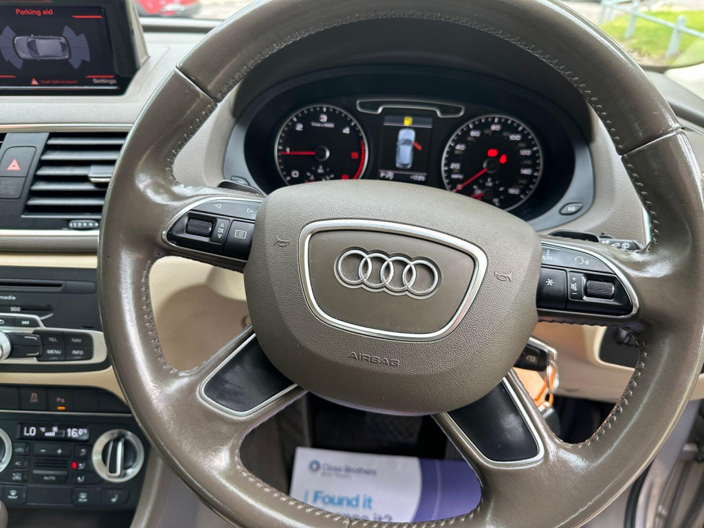 AUDI Q3