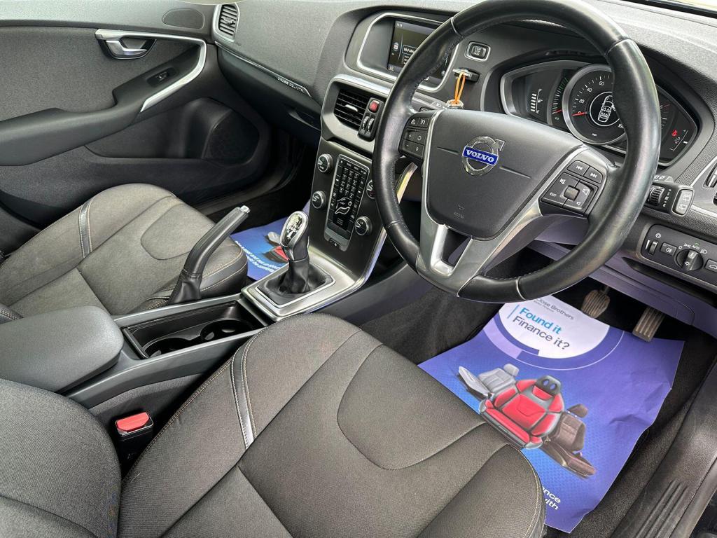 VOLVO V40 CROSS COUNTRY