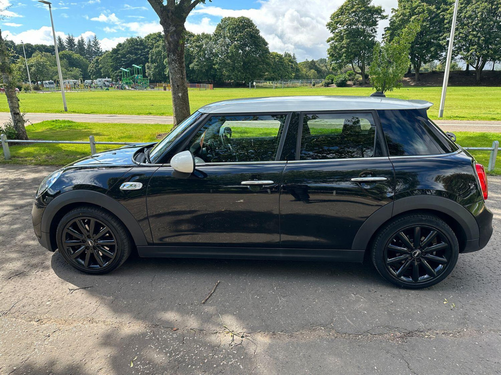MINI HATCH
