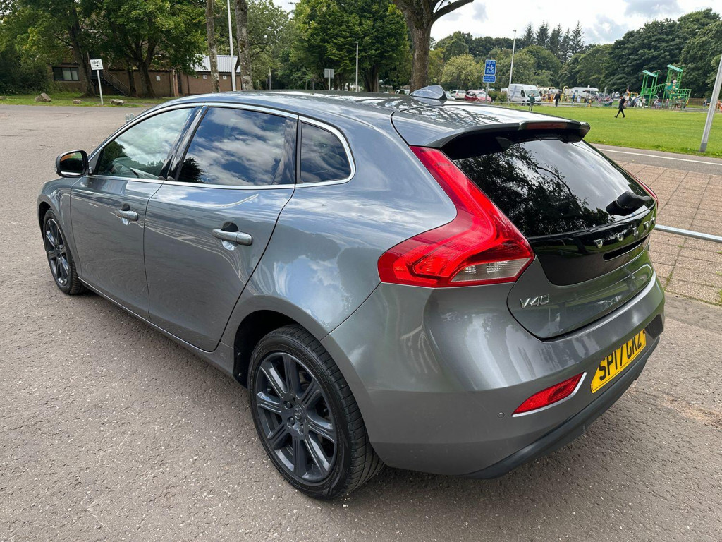 VOLVO V40