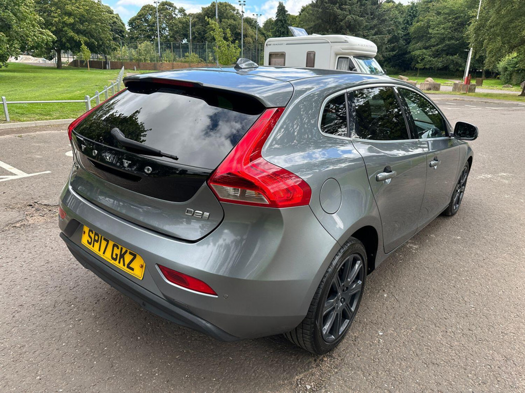 VOLVO V40
