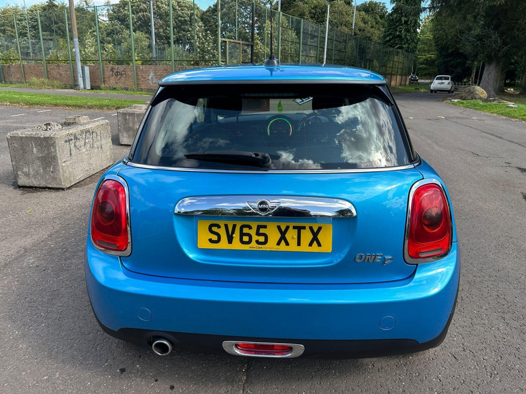 MINI HATCH