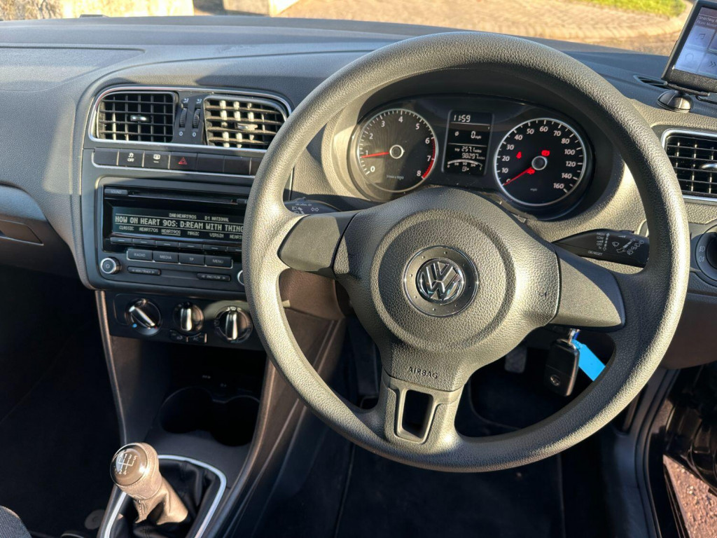 VOLKSWAGEN POLO
