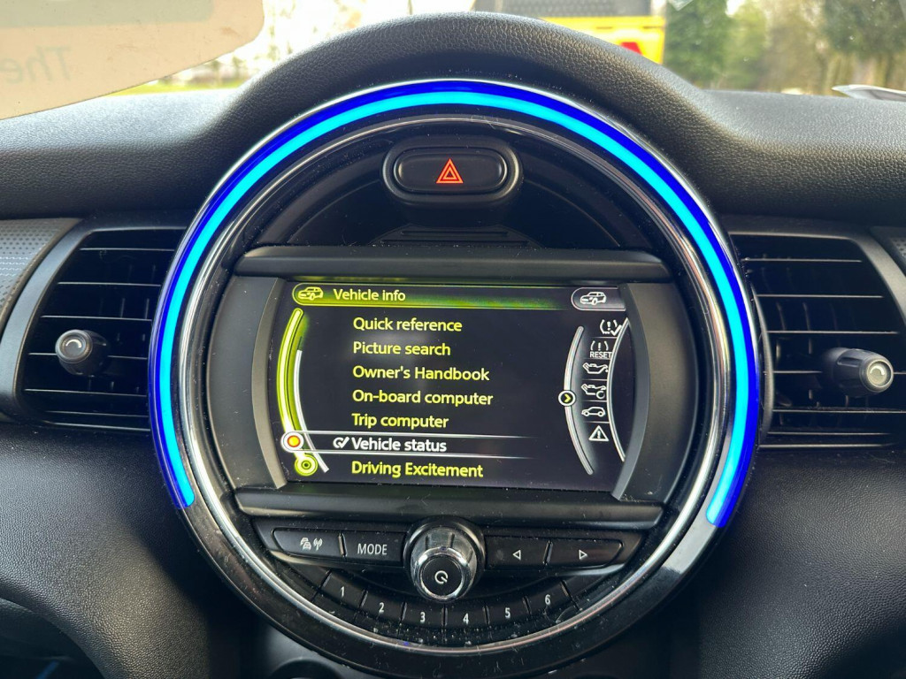 MINI HATCH