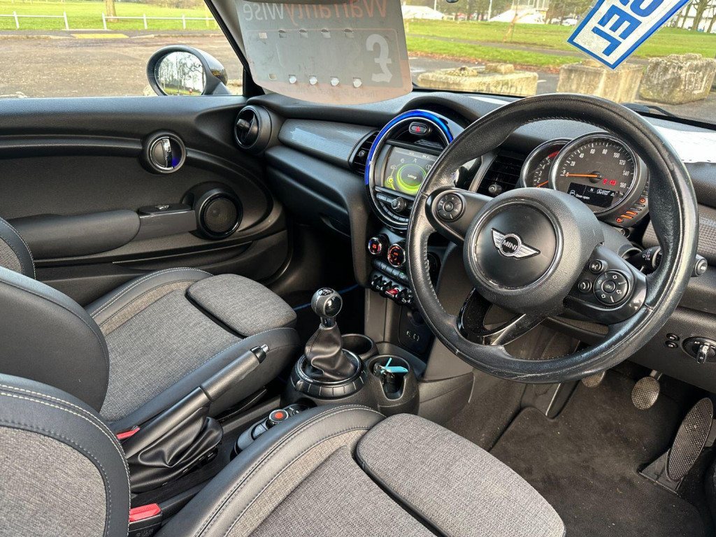 MINI HATCH