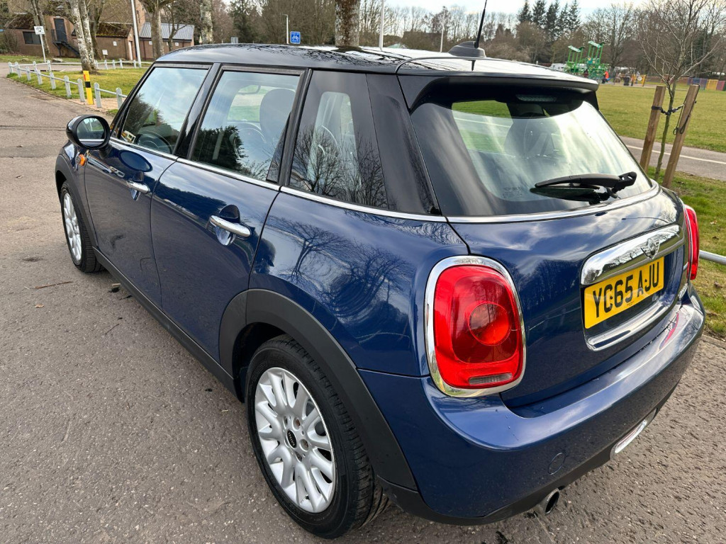 MINI HATCH