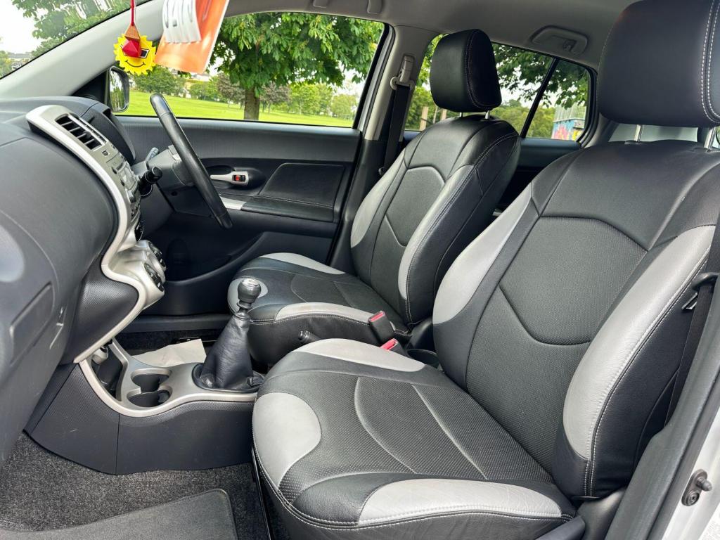 TOYOTA URBAN CRUISER