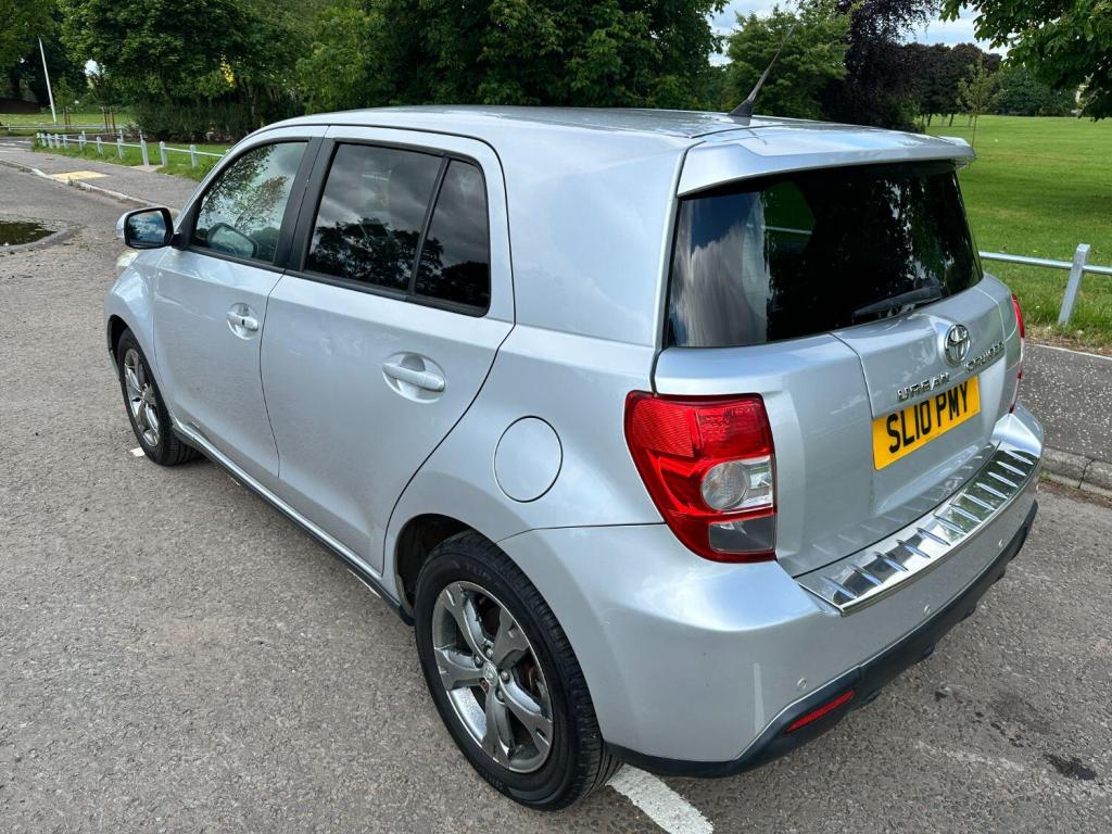 TOYOTA URBAN CRUISER