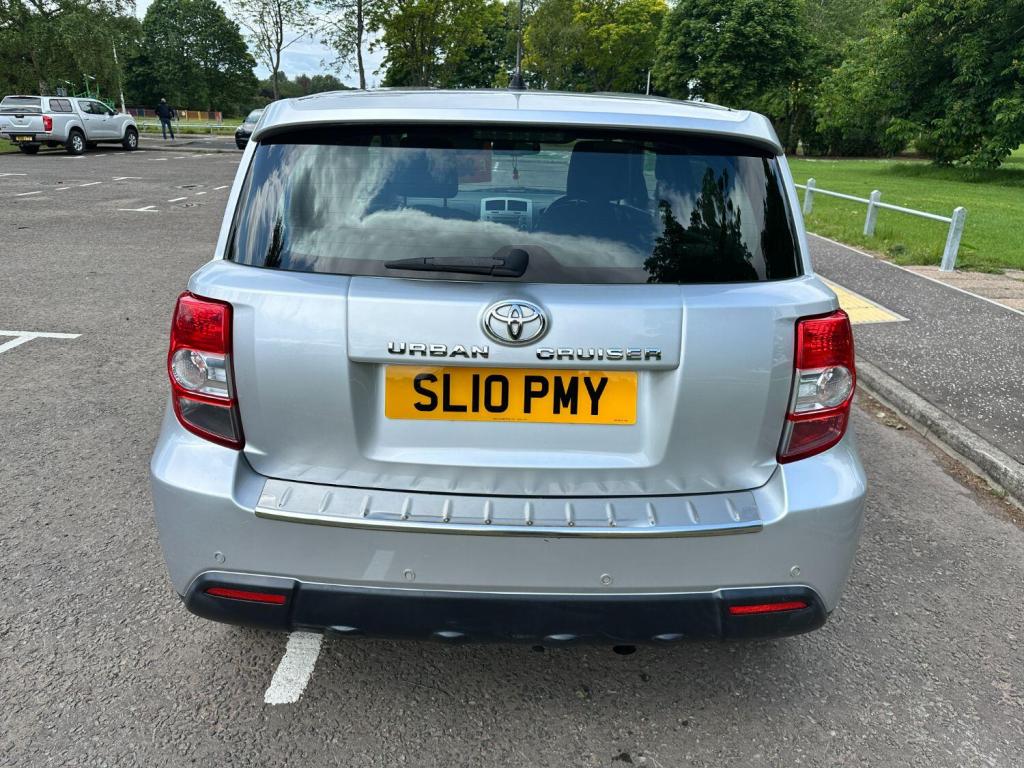 TOYOTA URBAN CRUISER