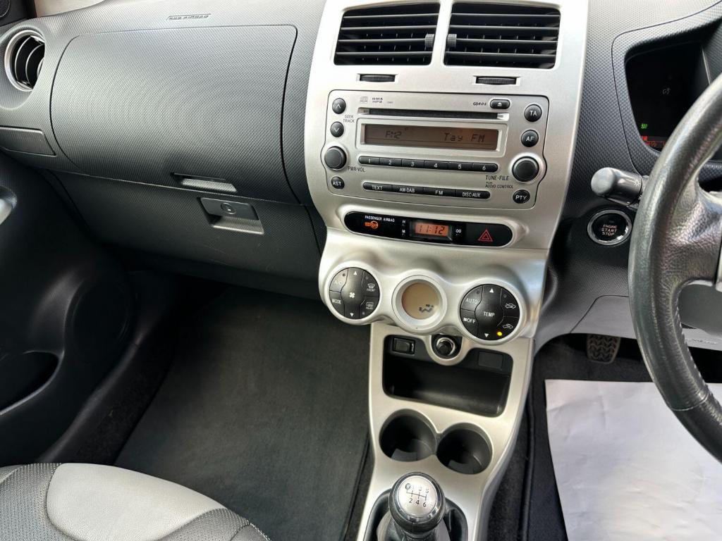 TOYOTA URBAN CRUISER